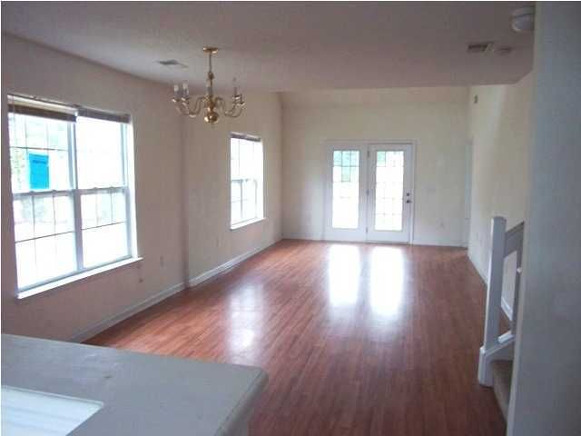 800 Yellow Hawthorn Cir, Summerville, SC 29483