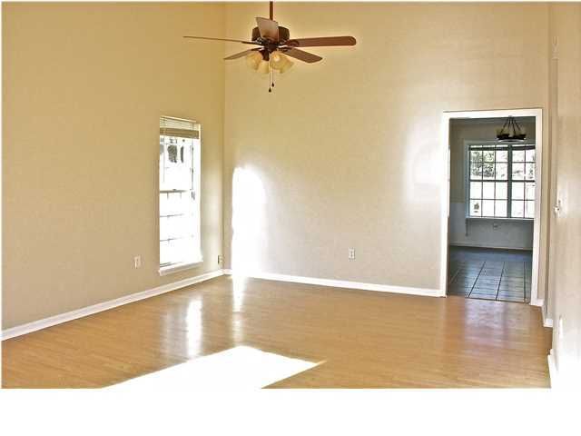 489 Courtland Dr, Summerville, SC 29483
