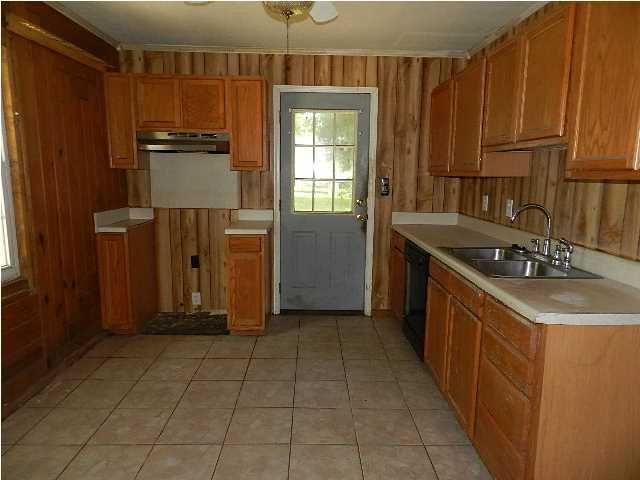 5820 Canterbury Dr, Hanahan, SC 29410
