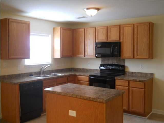 8220 Pickop Miles Ct, North Charleston, SC 29406