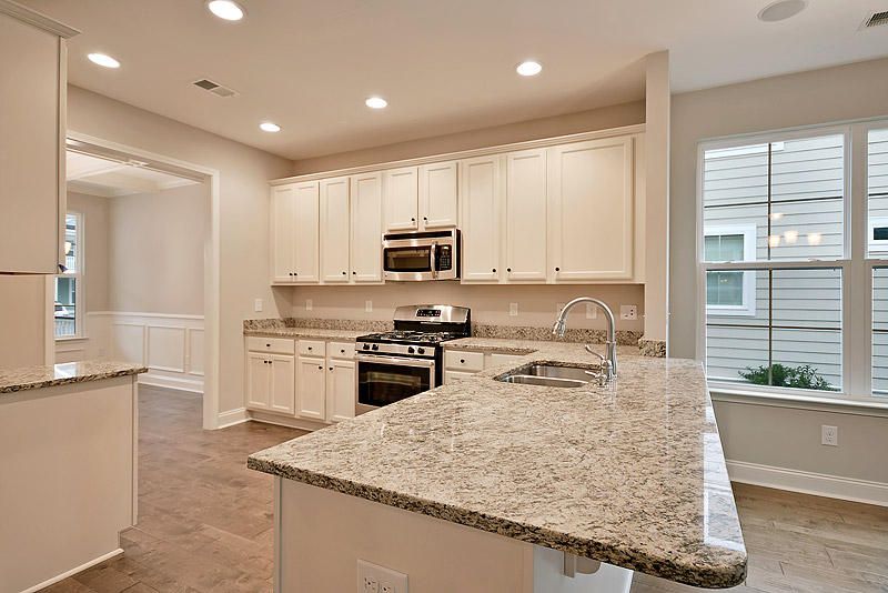 107 Evelyn Joy Dr, Summerville, SC 29483