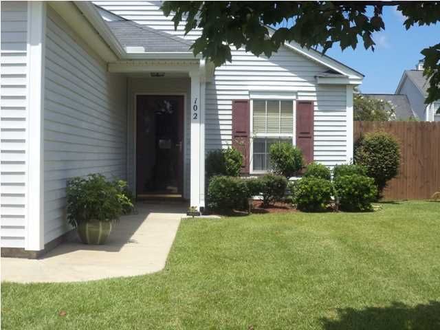102 Lebsl Ct, Summerville, SC 29483