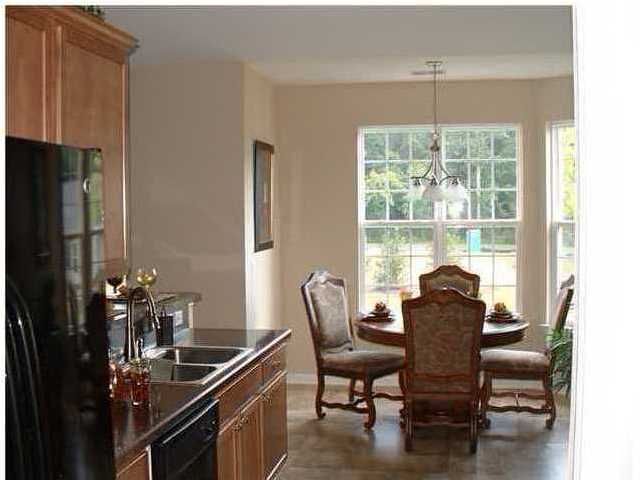 7716 Kinston St, North Charleston, SC 29418