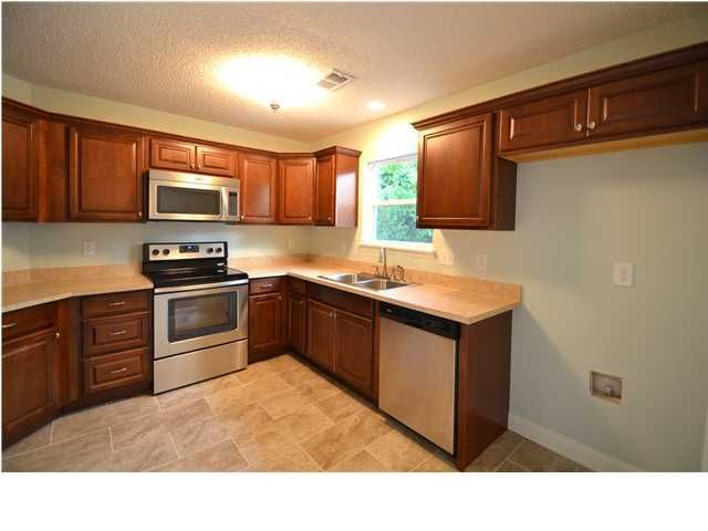 121 Persimmon Cir, Goose Creek, SC 29445