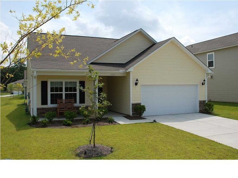 1842 Chickasaw Dr, Charleston, SC 29414