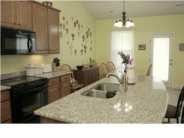 1842 Chickasaw Dr, Charleston, SC 29414