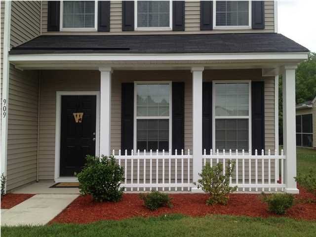 909 Laurel Oak Ln, Moncks Corner, SC 29461