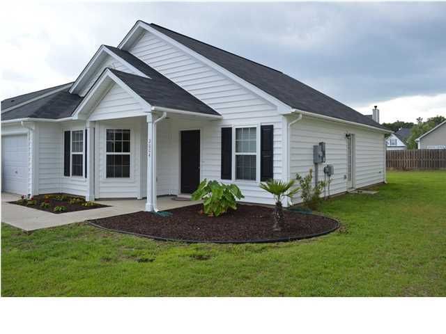 2004 Culloden Dr, Summerville, SC 29483