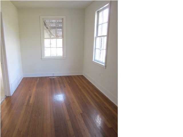 2 Campbell Dr, Charleston, SC 29407