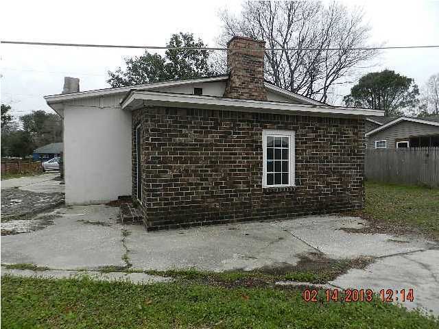 2345 Elegans Dr, North Charleston, SC 29405