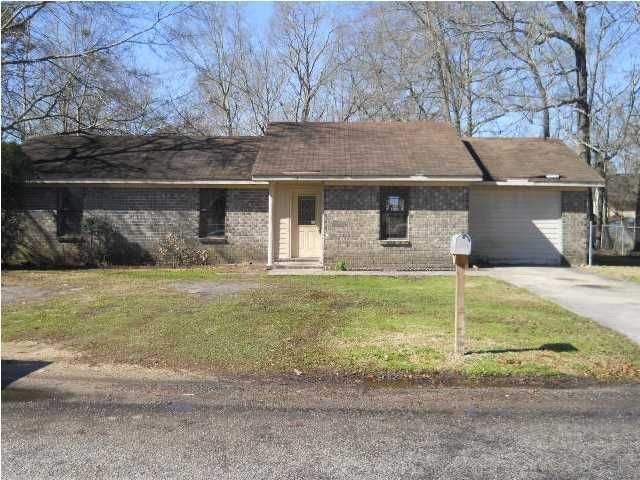 11 Clearwater Dr, Goose Creek, SC 29445