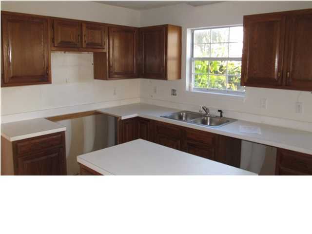 221 Candleberry Cir, Goose Creek, SC 29445