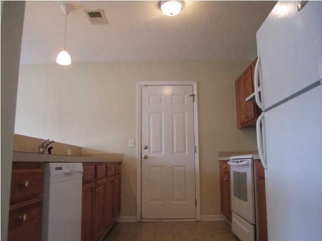 102 Pointer Dr, Goose Creek, SC 29445