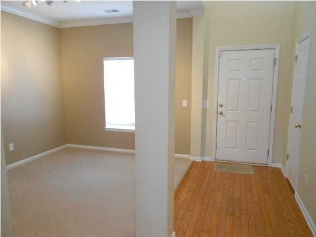 1460 Coopers Hawk Dr, Hanahan, SC 29410