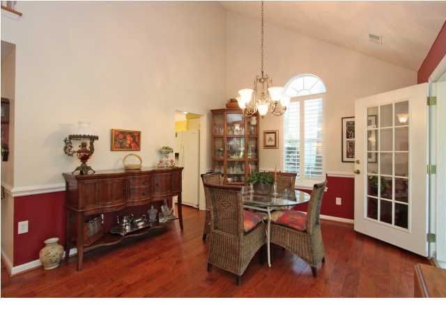 660 Majestic Oaks Dr, Charleston, SC 29412