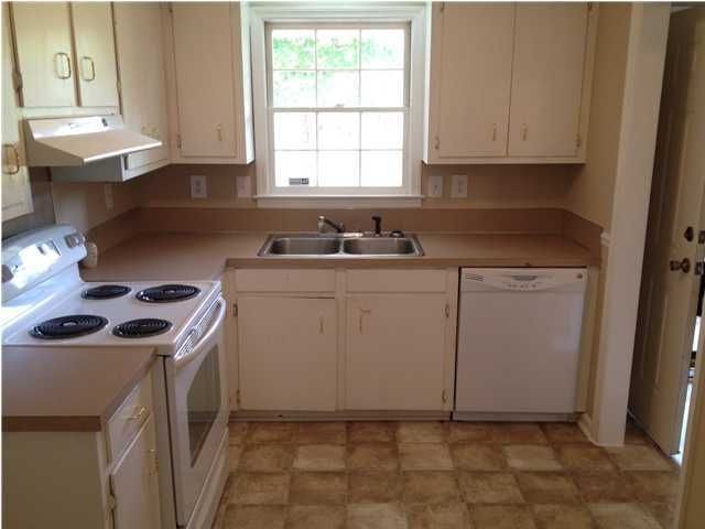 222 Village Green Cir, Summerville, SC 29483