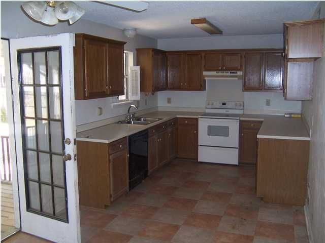 2299 E Tulane Rd, North Charleston, SC 29406