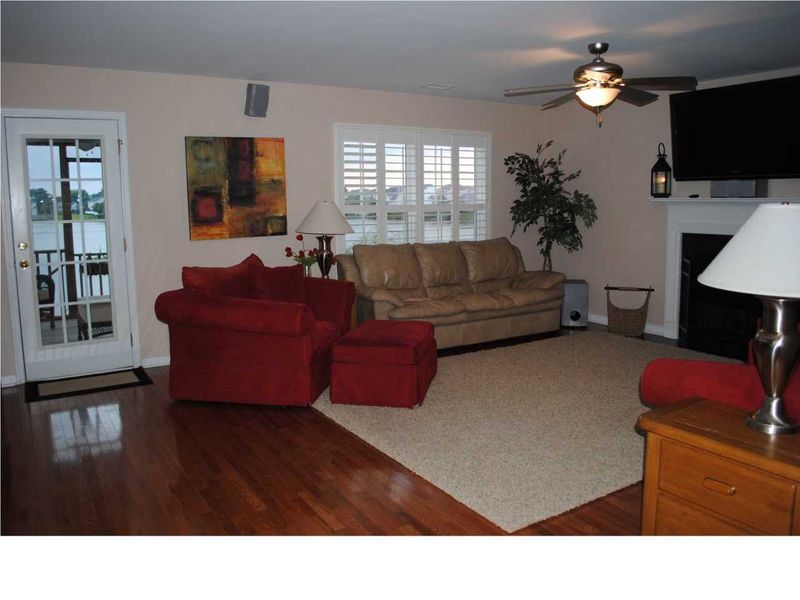 1090 Clearspring Dr, Charleston, SC 29412