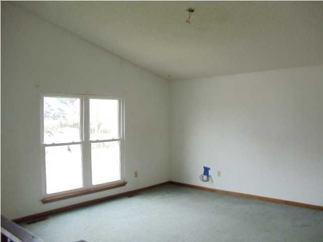 135 Iron Rd, Summerville, SC 29483