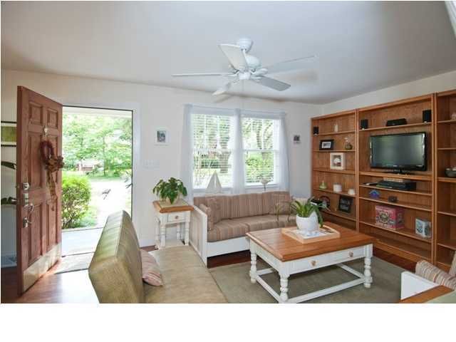 8 Penn Ave, Charleston, SC 29407