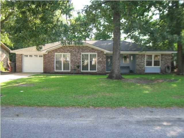 126 Saint Marks Dr, Goose Creek, SC 29445