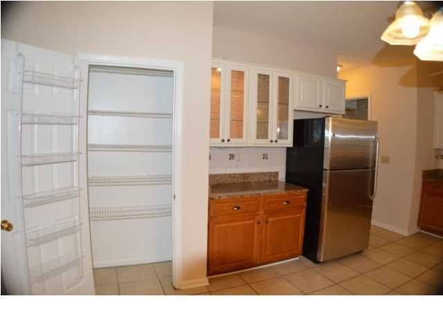 211 Thomaston Ave, Summerville, SC 29485