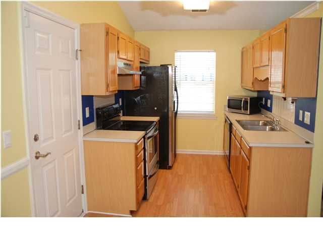 8497 Roanoke Dr, North Charleston, SC 29406