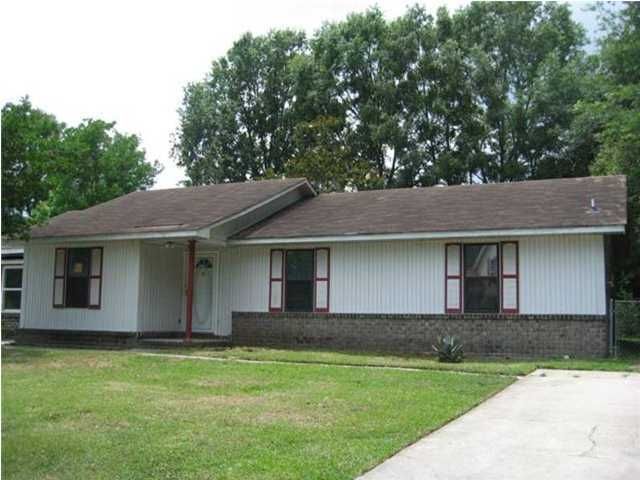 11 Crystal Springs Dr, Goose Creek, SC 29445