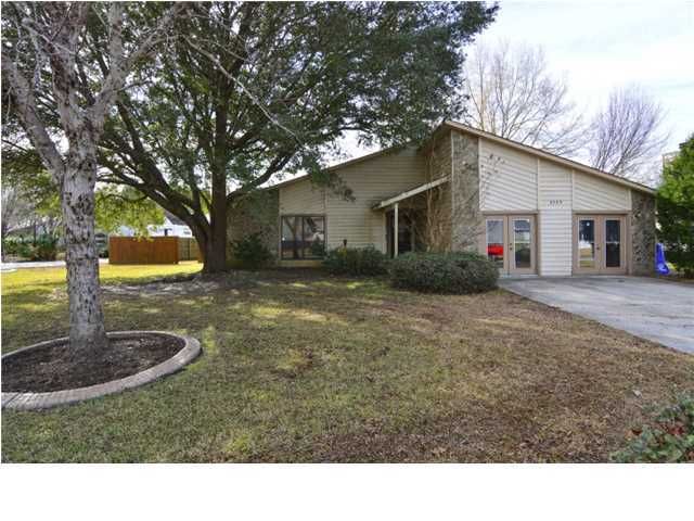 8009 New England Dr, North Charleston, SC 29420