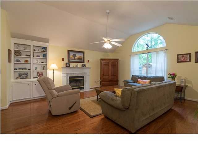669 Majestic Oaks Dr, Charleston, SC 29412