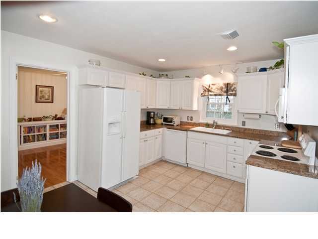 111 Chadwick Dr, Charleston, SC 29407