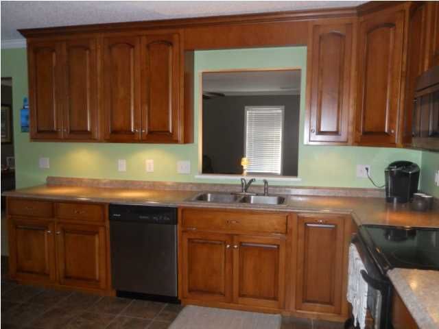 404 Navaho Cir, Summerville, SC 29483
