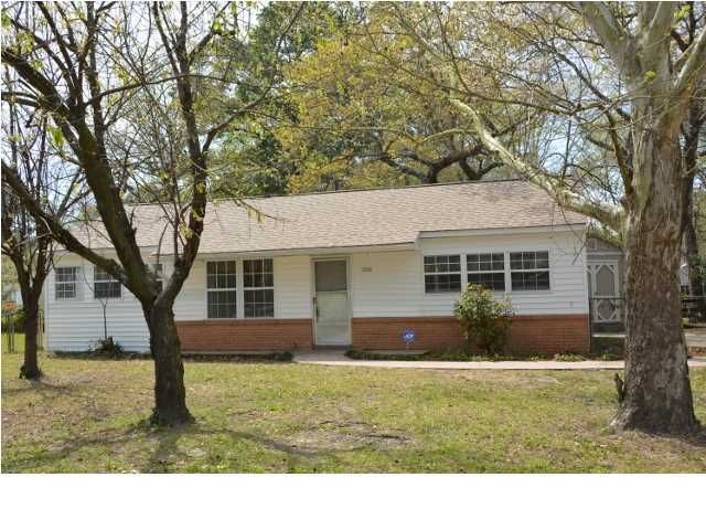 1202 Dickson Ave, Hanahan, SC 29410