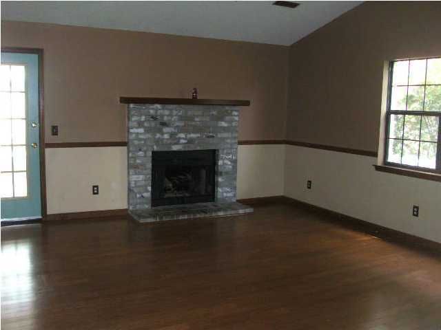 359 Camelot Dr, Goose Creek, SC 29445