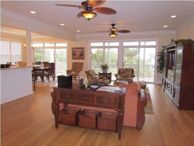 128 Jungle Rd, Edisto Beach, SC 29438