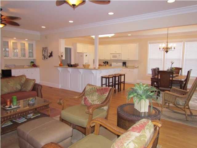 128 Jungle Rd, Edisto Beach, SC 29438