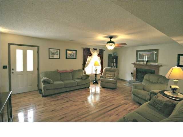 8407 Buttonwood Ln, North Charleston, SC 29420