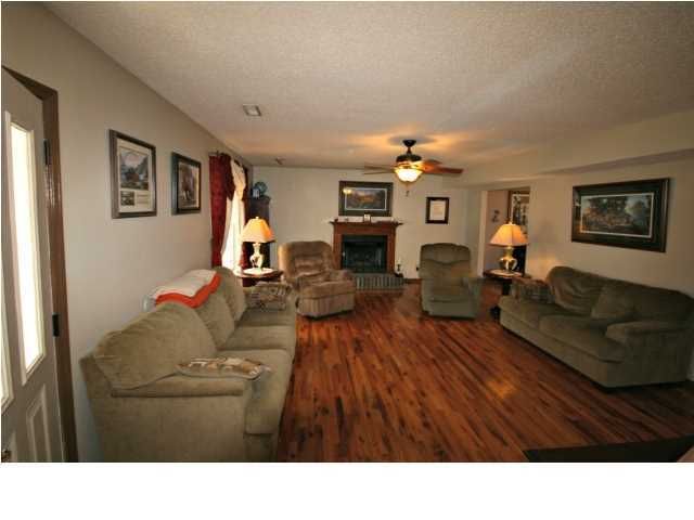8407 Buttonwood Ln, North Charleston, SC 29420