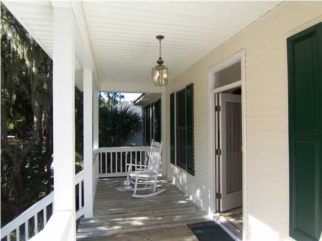 11 Gun Bluff Rd, Edisto Beach, SC 29438