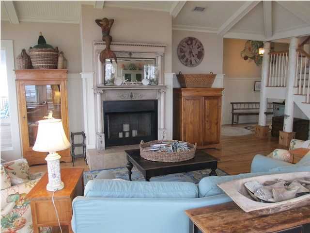 1121 E Arctic Ave, Folly Beach, SC 29439