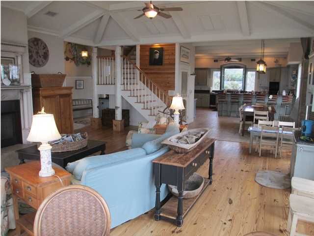 1121 E Arctic Ave, Folly Beach, SC 29439