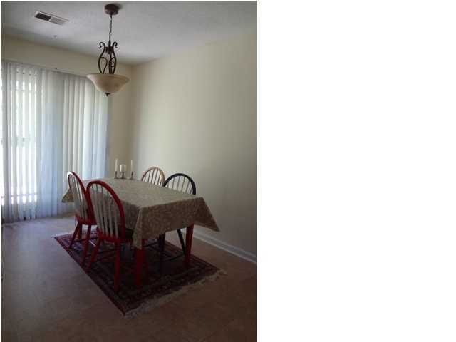 102 Carriage Ct, Summerville, SC 29483
