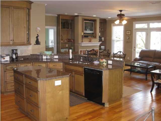 2905 Lee St, Edisto Beach, SC 29438