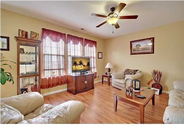 572 English Oak Cir, Moncks Corner, SC 29461