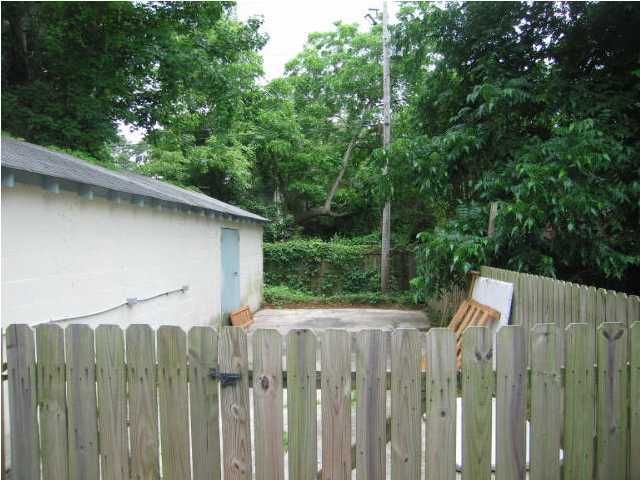 15 Riverdale Dr, Charleston, SC 29407