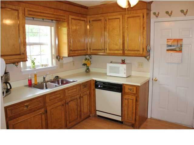 341 Camelot Dr, Goose Creek, SC 29445