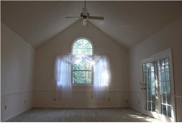 9125 Lafayette Ct, North Charleston, SC 29406