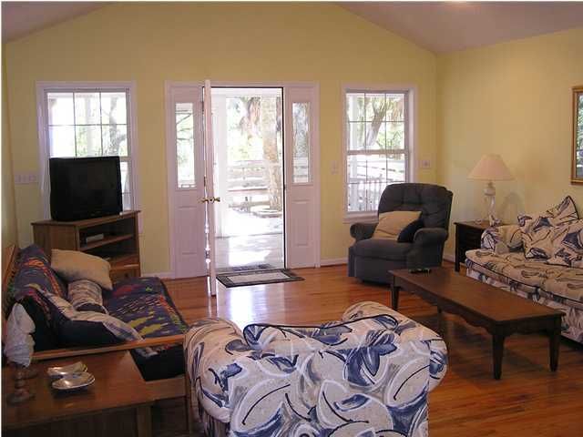 617 Pompano St, Edisto Beach, SC 29438