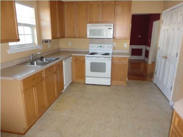 8568 Kennestone Ln, North Charleston, SC 29420