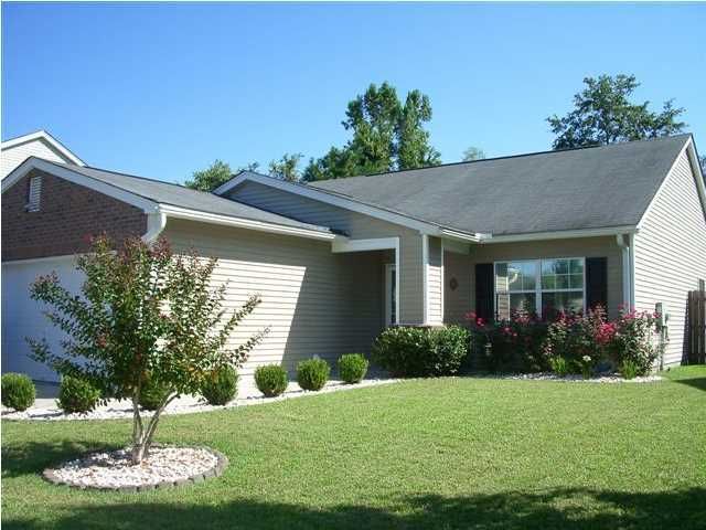 104 Creek Bend Dr, Summerville, SC 29485